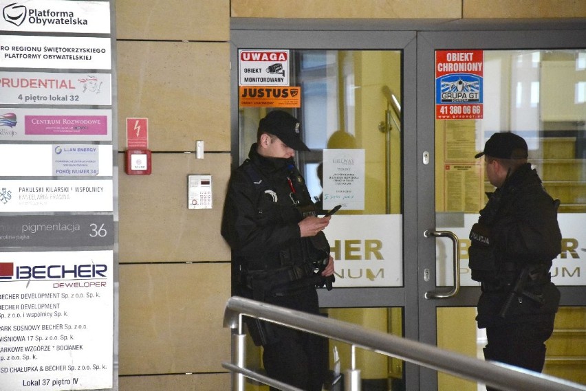 Alarm bombowy w centrum Kielc, w biurach ważnych polityków Platformy Obywatelskiej. Służby ratunkowe w akcji