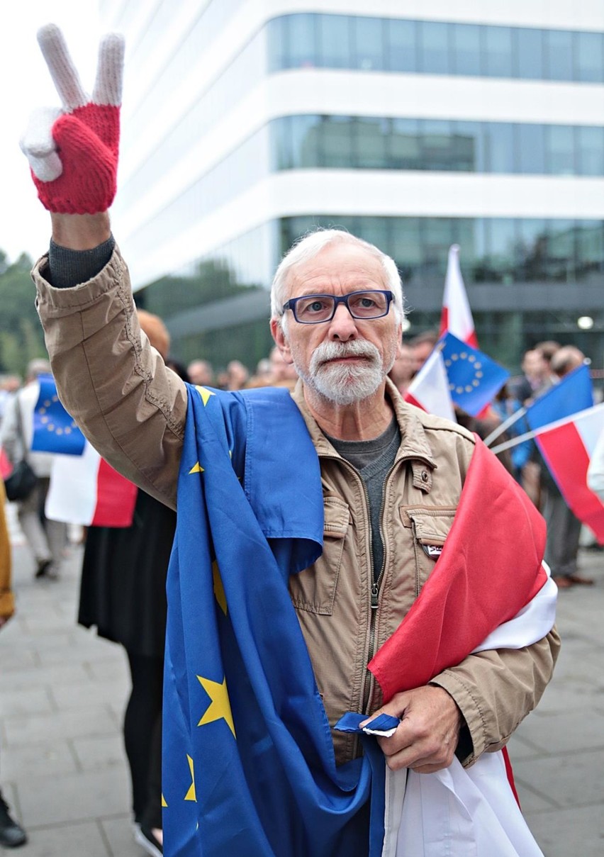 Kraków. Mieszkańcy protestowali przeciwko reformie sądownictwa [ZDJĘCIA]