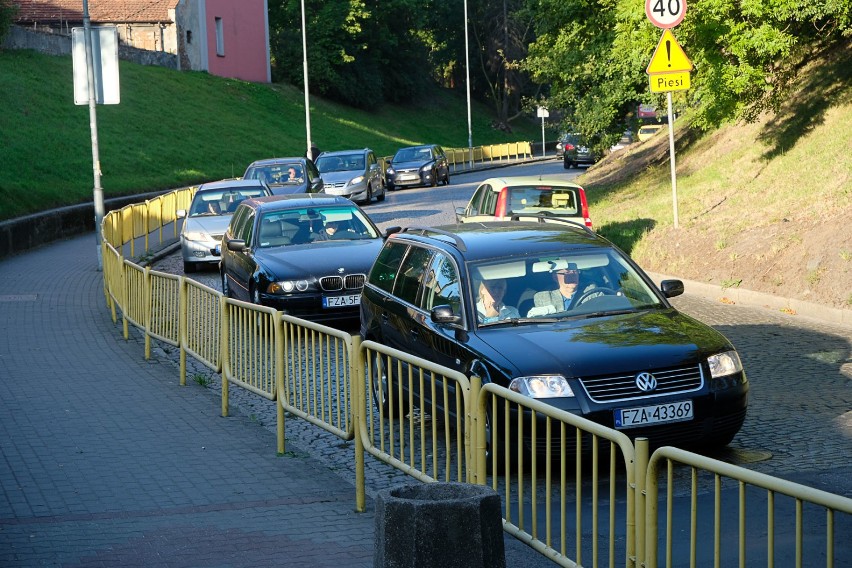 Kilka minut przed ósmą w piątek 11 września, ulice nie był...