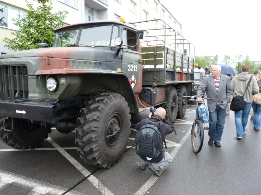 Zlot Pojazdów Militarnych Wapienniki 2012: Parada i pokaz w Radomsku [ZDJĘCIA+FILM]