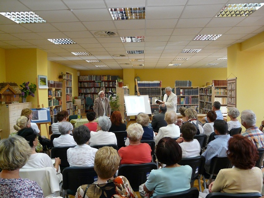 Miejska Biblioteka Publiczna w Chojnicach: Promocja książki ''Stolem z morza i Kaszub'' [FOTO]