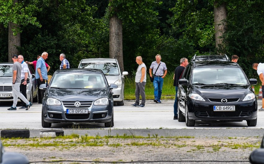 Sporo bydgoszczan odwiedziło dziś (5.07.) giełdę samochodową...