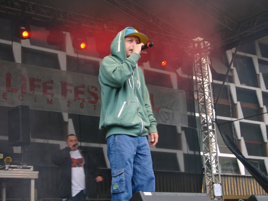 Life Festival Oświęcim 2013: O.S.TR. &quot;rozbujał&quot; setki fanów hip-hopu [ZDJĘCIA]
