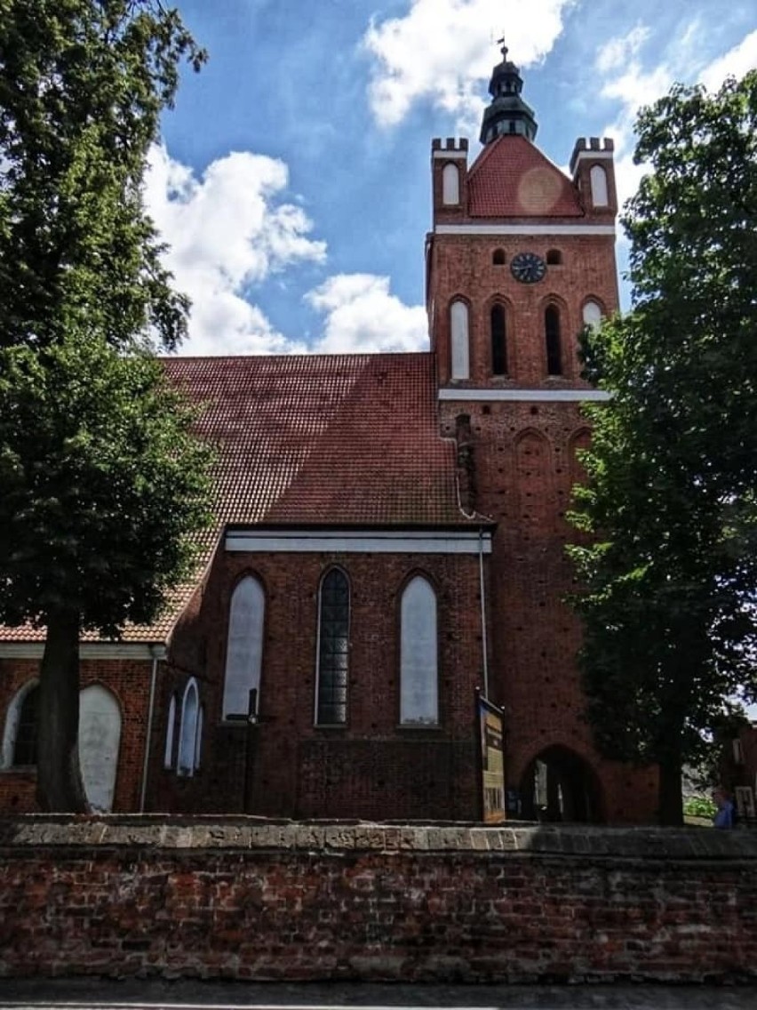 Golub-Dobrzyń - zabytkowy kościół na starówce, w weekendy,...