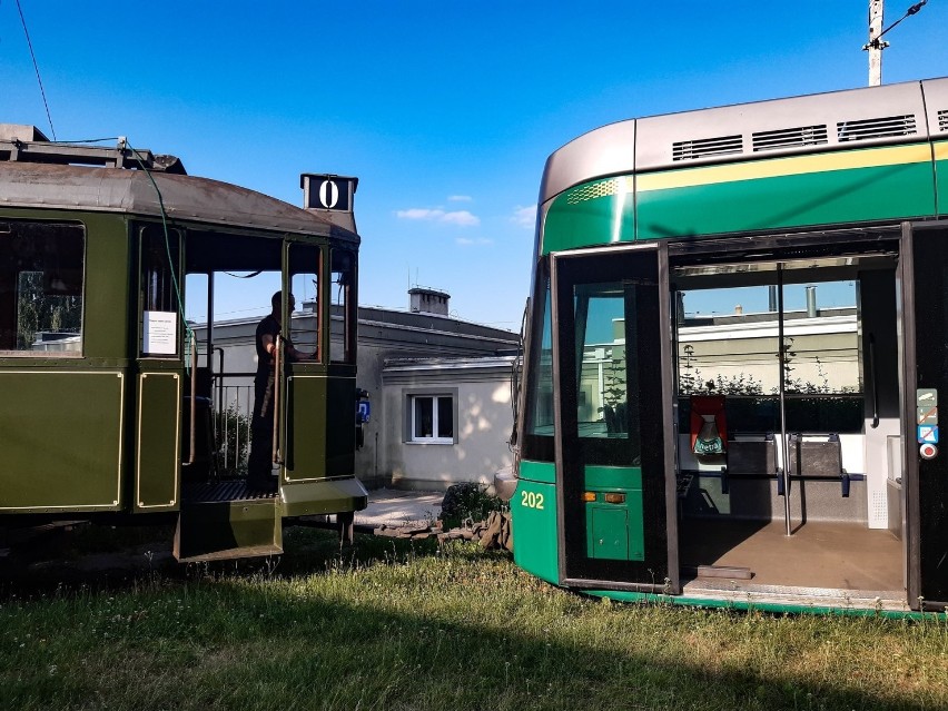 Tramwaje z Helsinek dotarły do Łodzi 7 lipca o godz. 5 rano....