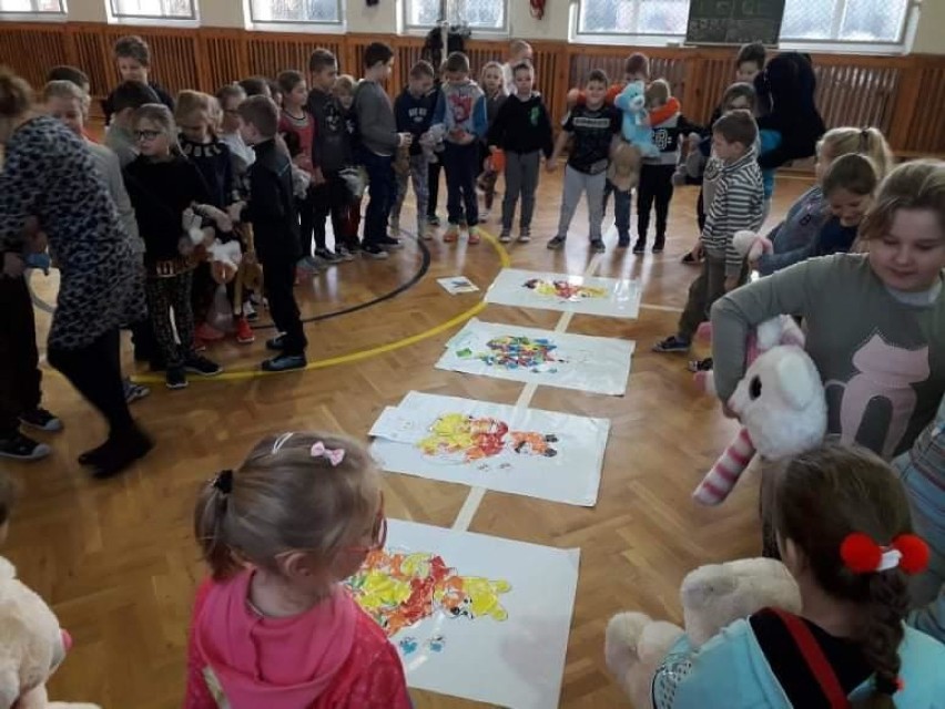 Gmina Stegna. Dzieci wzięły udział w Święcie Pluszowego Misia [ZDJĘCIA]