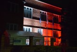Zduńska Wola. Samorządy uczciły 2  maja poddświetlając budynki na biało-czerwono ZDJĘCIA
