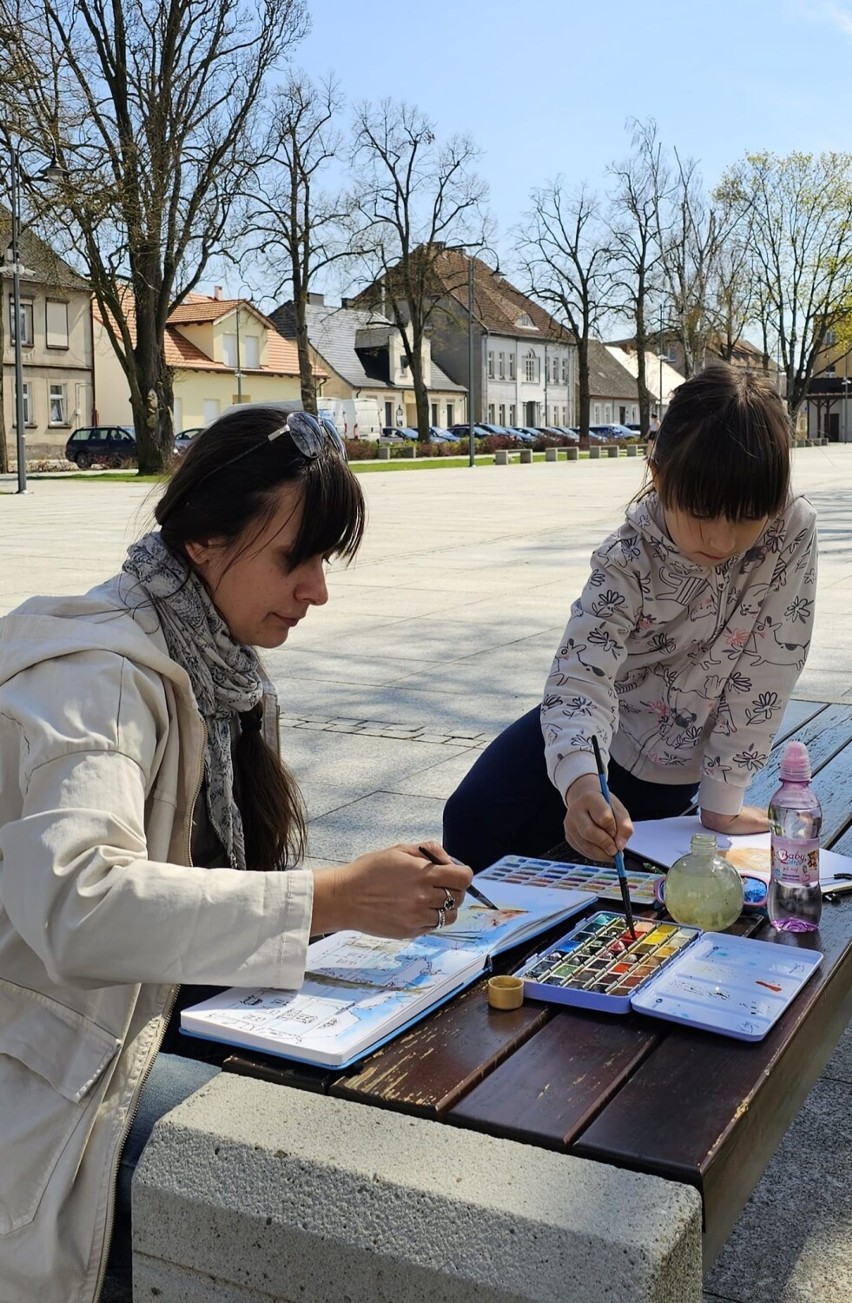 Zajęcia urban sketchers w Rogoźnie. Architektura Rogoźna uwieczniona na kartach szkicowników