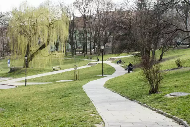 Zielone Powiśle

Powiśle jest bardzo zieloną dzielnicą. Parki ciągną się od Mariensztatu aż do Łazienek.

Czytaj także: 