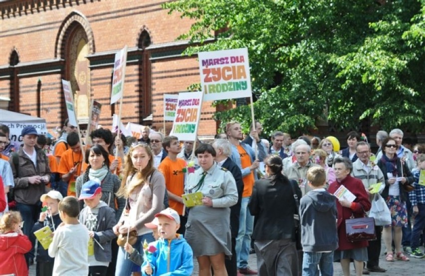 Toruń: Marsz dla Życia i Rodziny 2015 [ZDJĘCIA]