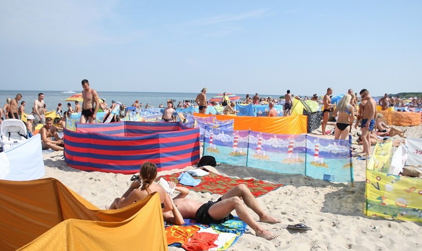 Plaża w Unieściu. Zobacz tłumy turystów wypoczywających nad morzem [ZDJĘCIA]