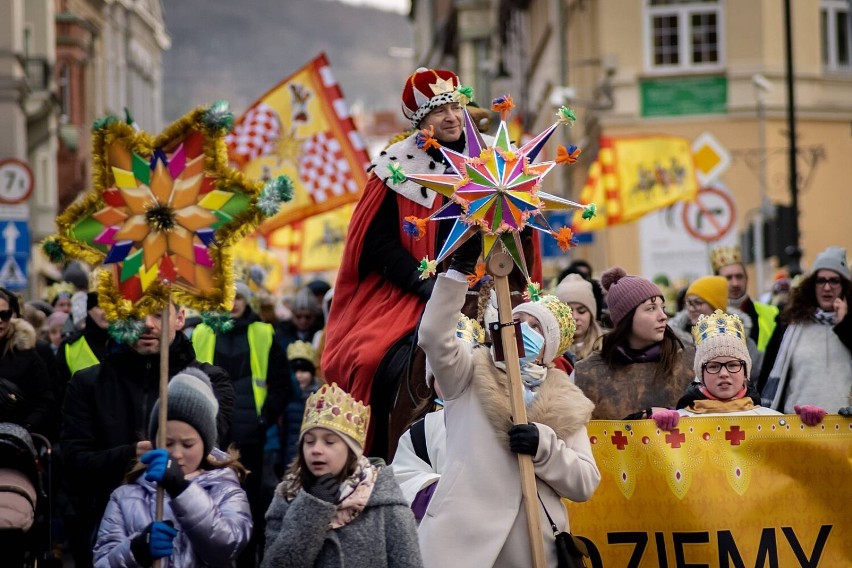 Wałbrzych: Orszak Trzech Króli 2022 przeszedł ulicami miasta (ZDJĘCIA)