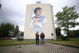 W Gliwicach odsłonięto mural Włodzimierza Lubańskiego. Zobacz ZDJĘCIA. To z okazji 50-lecia złotego medalu piłkarzy na igrzyskach