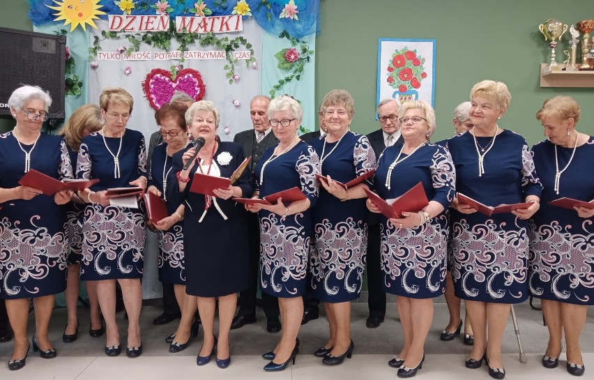 Klub Seniora "Ustronie" ze Skierniewic świętował zbliżający się Dzień Matki