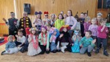 Zakręcona zabawa na zakończenie ferii w Bilskiej Woli. Około 100 osób bawiło się podczas imprezy w sali OSP Bilska Wola. ZDJĘCIA, VIDEO