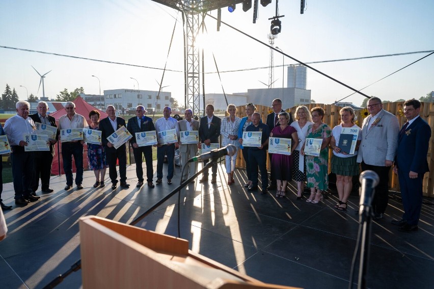 Podczas święta plonów powiatu pleszewskiego nagrodzono laureatów dożynkowych konkursów