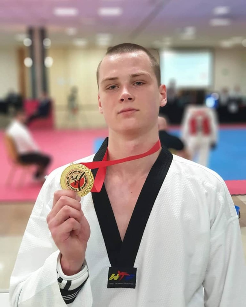 Rodzeństwo na medal - wrześnianie wywalczyli złoty medal w Pucharze Polski Seniorów w Taekwondo Olimpijskim   [GALERIA]