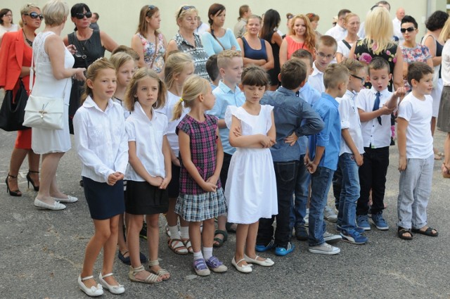 Śrem: rozpoczęcie roku szkolnego 2015/2016 w Szkole Podstawowej nr 4 [ZDJĘCIA]