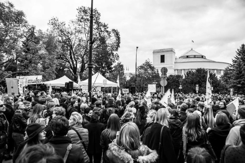 Czarny protest 8 marca w Warszawie. W Dzień Kobiet szykuje...