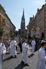 W czwartek ulicami Katowic przejdzie centralna procesja Bożego Ciała ZDJĘCIA, TRASA