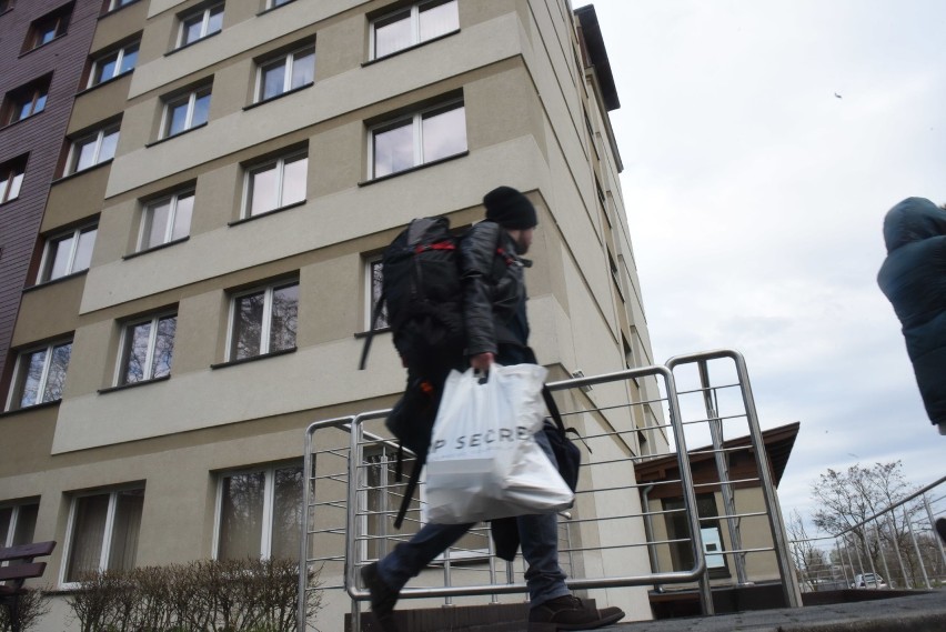 W marcu 2020 roku zielonogórski akademik opuścili studenci....