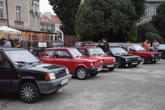 Klasyczna Calisia. Piękne pojazdy zjechały na plac CKiS w Kaliszu