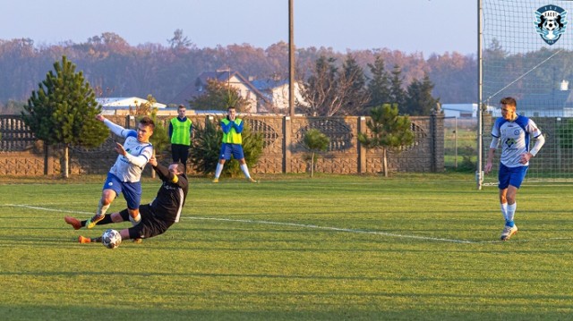 Piłka nożna. V liga: Ważne zwycięstwo Warty w Lesznie