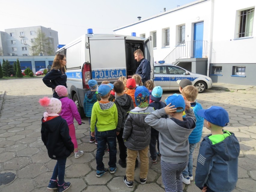 Przedszkolaki z Zespołu Szkolno - Przedszkolnego nr 9 odwiedziły bełchatowską komende policji