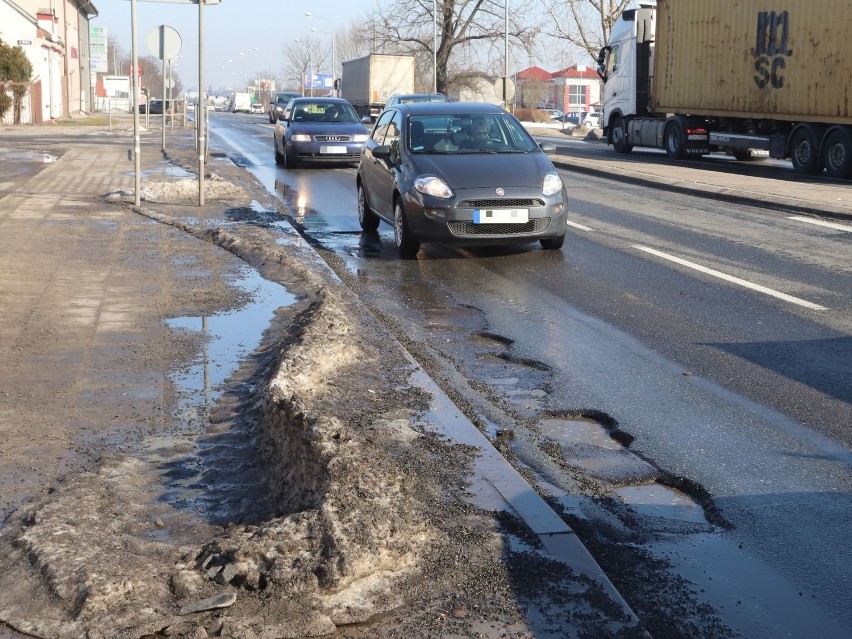 Po roztopach pojawiły się na radomskich drogach dziury oraz...