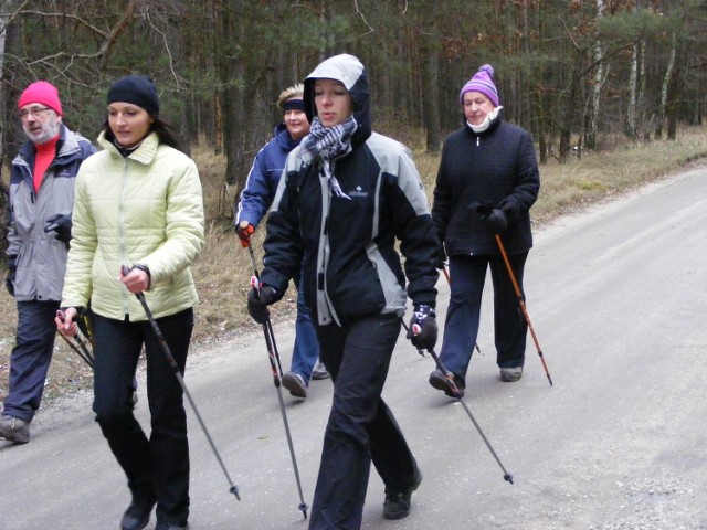 Nordic walking jest bardzo korzystny dla zdrowia, poprawia krążenie i reguluje nierównomierne oddychanie