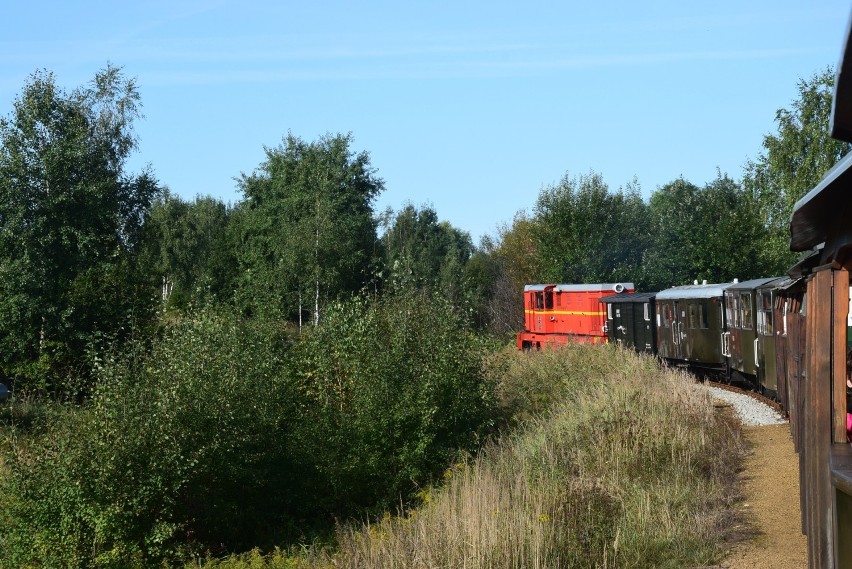 To już (prawie) ostatni weekend ze śląską wąskotorówką. Chętnych na przejazdy cały czas nie brakuje