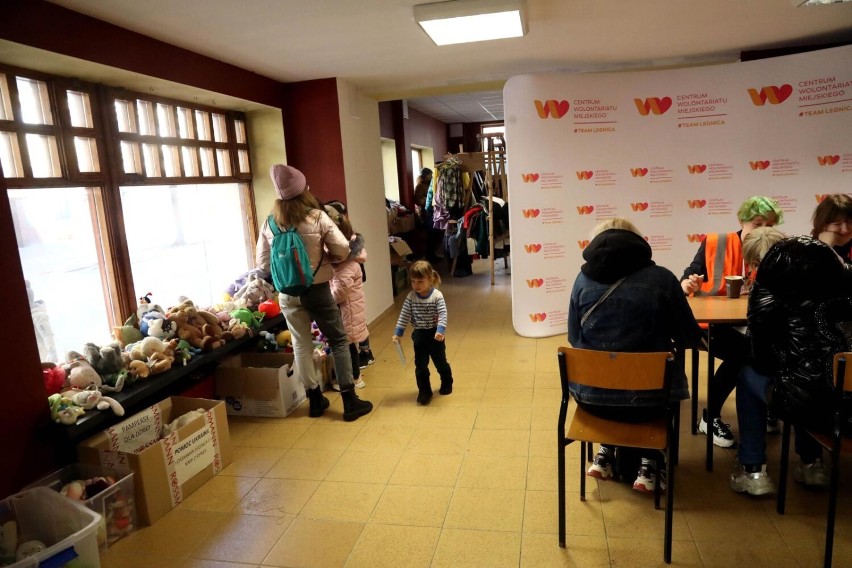 Kończą się zapasy żywności dla Ukraińców w Legnicy. Urząd Miasta apeluje do mieszkańców o pomoc