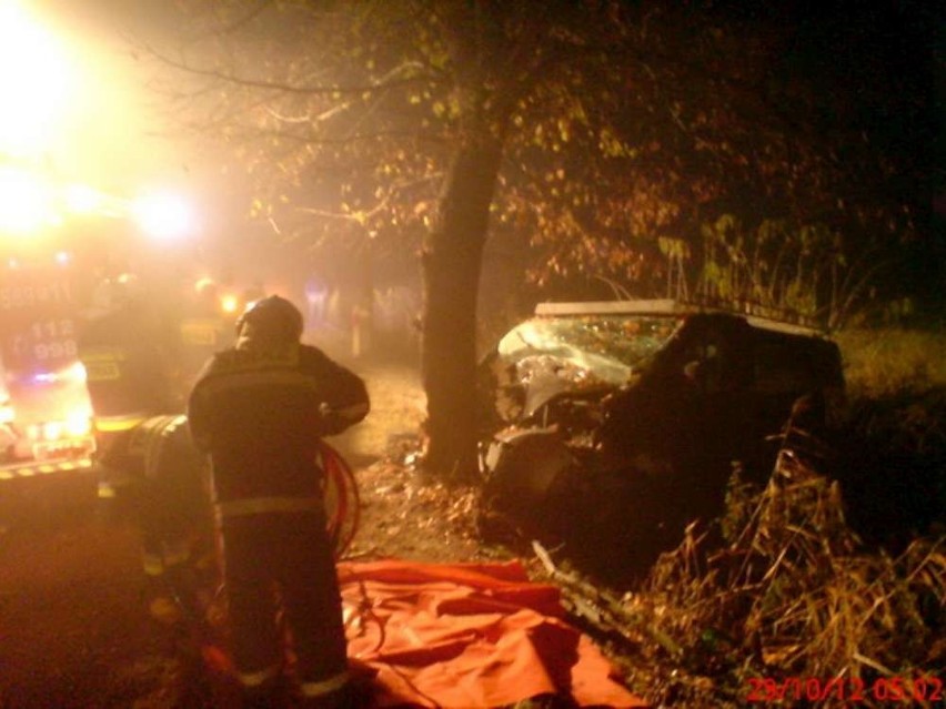 Chocz - Samochód uderzył w drzewo