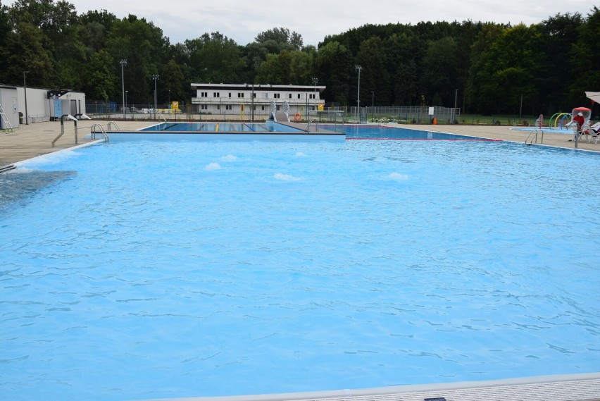 Łączna powierzchnia niecek basenowych w Letnim Parku Wodnym...