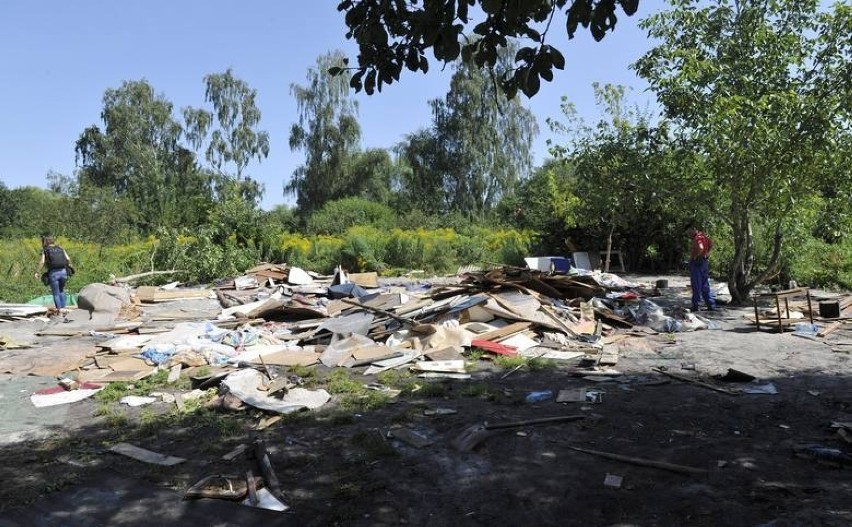 Zniszczone koczowisko Romów w gdańskm Jelitkowie