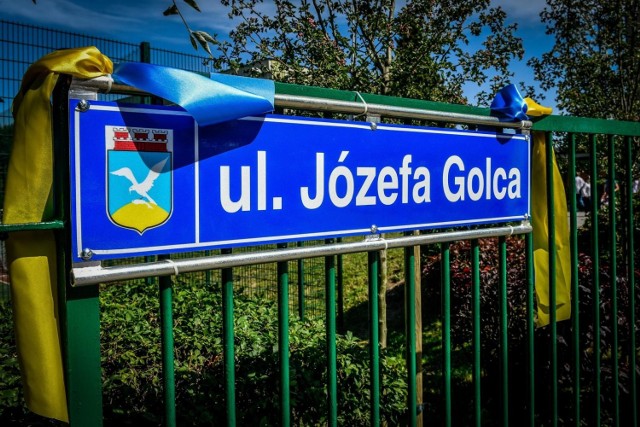Fragment ulicy 3 Maja w Sopocie z nową nazwą. Miasto upamiętniło postać Józefa Golca