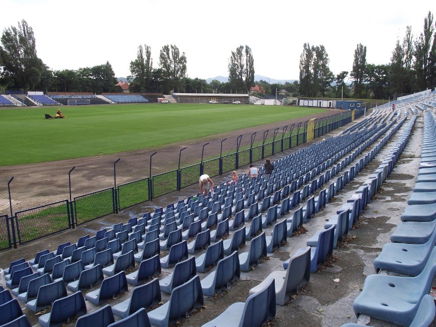 Wałbrzych: Stadion Górnika przygotowany do rozgrywek II ligi (ZDJĘCIA)