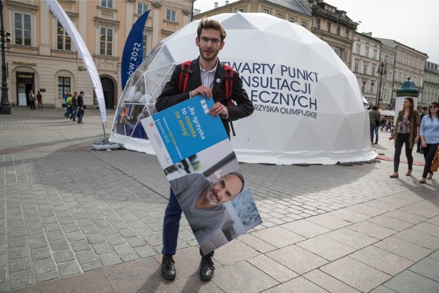 Tomasz Leśniak uważa, że billboardy i plakaty, które od kilkunastu dni wiszą w różnych częściach miasta, wprowadzają mieszkańców w błąd. Liczy, że sąd podzieli tę opinię i nakaże ich zdjęcie.