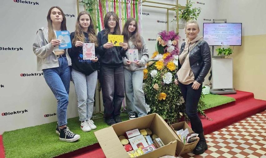 Uczniowie ZSE-E w Radomsku włączyli się w organizację Śniadanie Wielkanocnego dla Samotnych