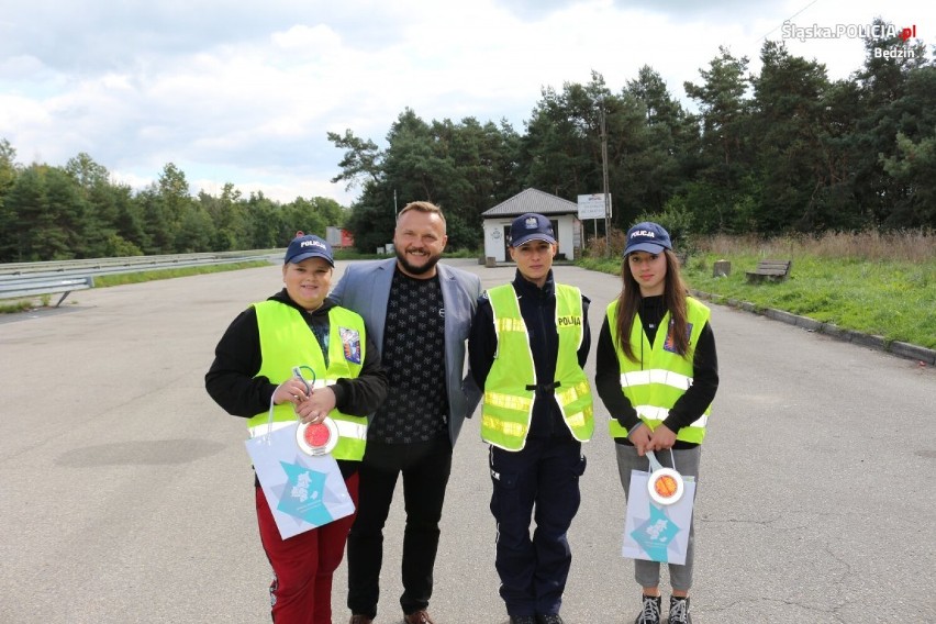 Młodzież pomagała policjantom, a kierowcy oprócz "mandatów...