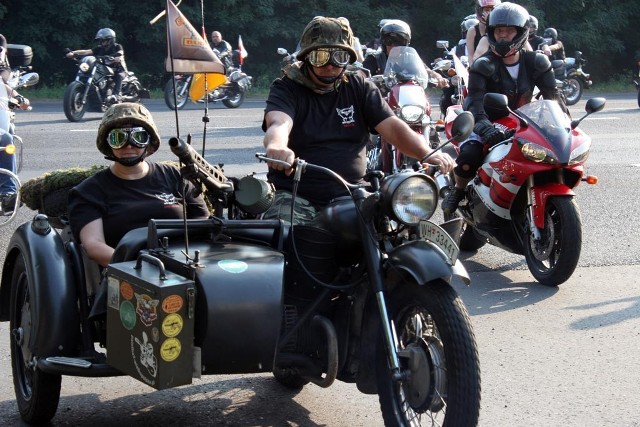 Zlot motocyklistów w Podstolicach zgromadził licznych fanów jazdy na motorach z całej Polski.