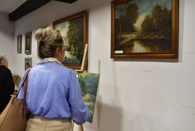 Wyjątkowo dużo osób wzięło udział w wystawie malarstwa Else i Franciszka Mekowskich. Wernisaż odbył się w Muzeum Kaszubskim w Kartuzach.