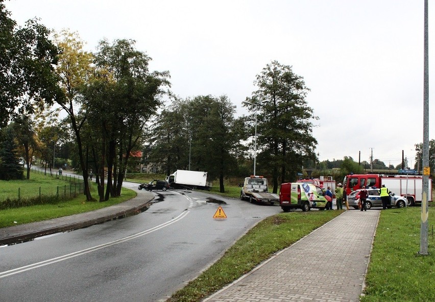 Wypadek w Jastrzębiu-Zdroju: Samochód zderzył się z ciężarówką w Szerokiej
