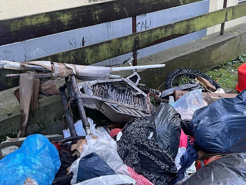 Pożar w Nowym Targu. Mężczyzna naprawiał rower elektryczny, nagle wybuchł pożar. Jest poszkodowany 