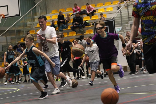 Rodzinny trening zorganizowany przez Kangoo Basket odbył się 6 stycznia.