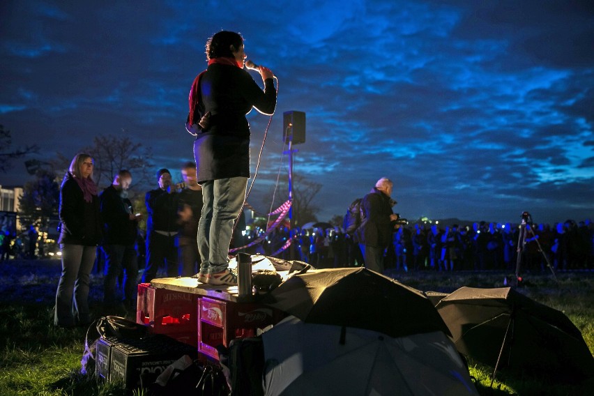 Czarny protest w Krakowie przebiegł pod hasłem "Nie składamy...