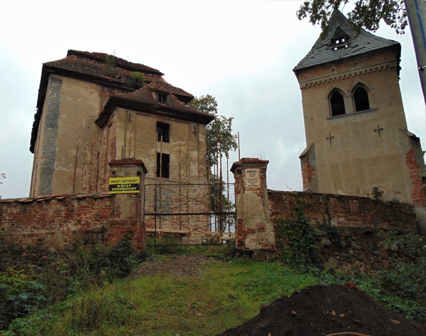 Ratują urokliwy, ale zniszczony zamek w Jędrzychowie koło Polkowic. Zdjęcia
