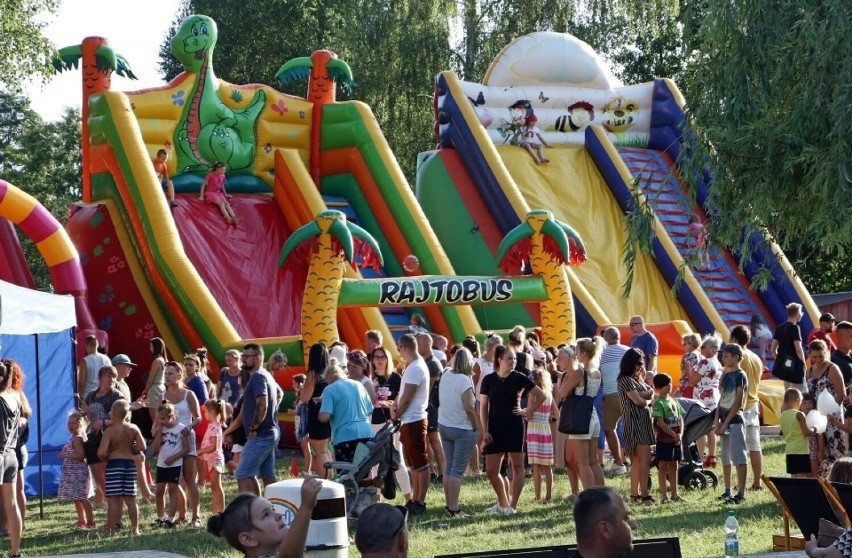 Wakacyjne połowinki na plaży "Delfin" pod Grudziądzem w...