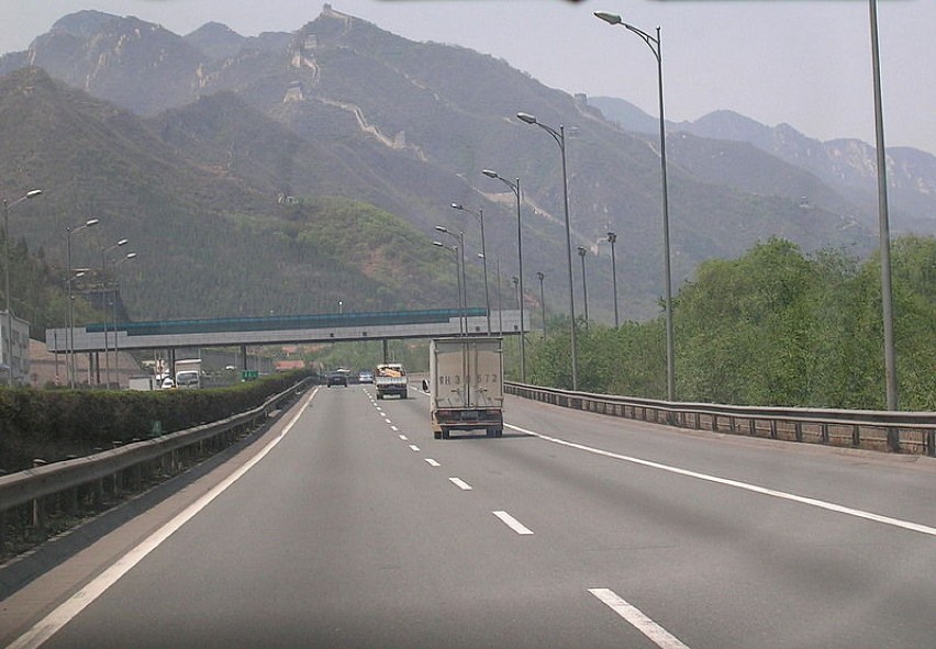 W drodze do Badaling, na północ od Pekinu, gdzie zaczyna się...