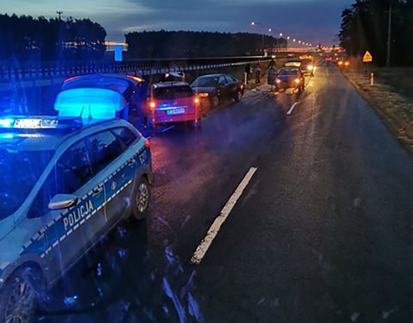 Do karambolu doszło w poniedziałek, 16 grudnia, rano na...